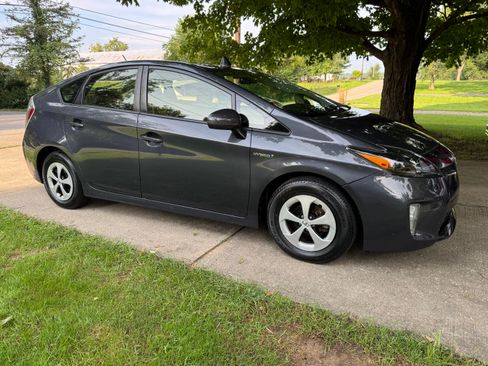 Used 2013 Toyota Prius Two FWD image 4