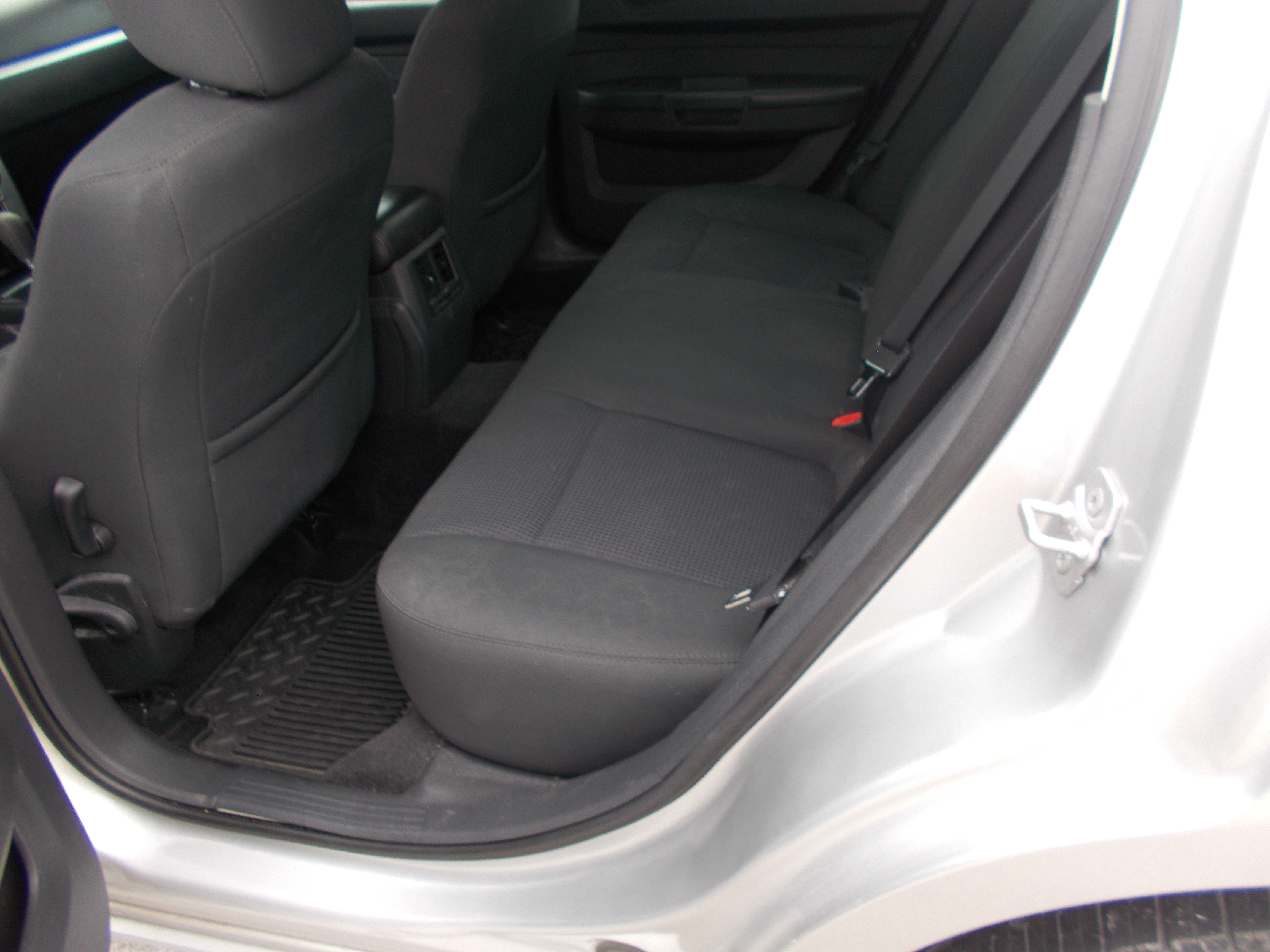 Used 2010 Dodge Charger UNAVAIL RWD image 9