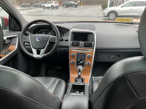 Used 2017 Volvo XC60 T5 Inscription image 11