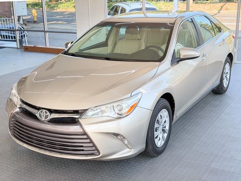 Used 2017 Toyota Camry UNAVAIL FWD image 3