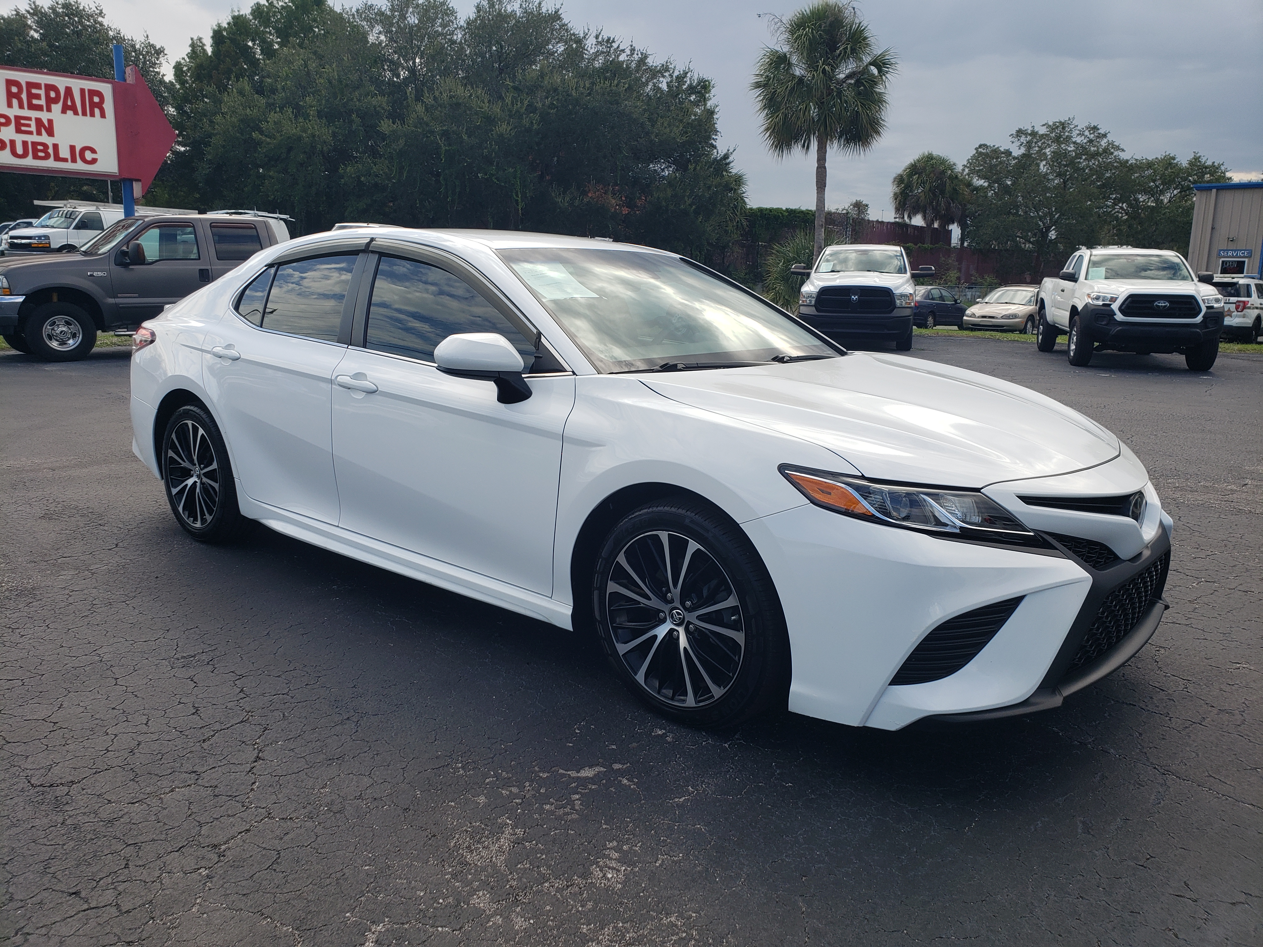 Used 2018 Toyota Camry SE Sedan FWD image 7