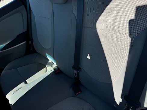 Used 2012 Hyundai Accent GLS image 10