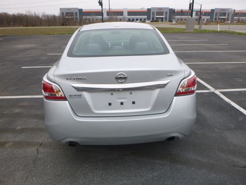 Used 2015 Nissan Altima 2.5 SV image 7
