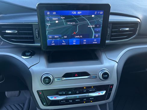 Used 2022 Ford Explorer 2WD XLT image 11
