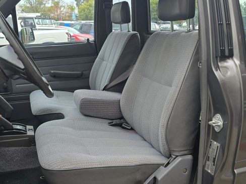 Used 1988 Toyota Pickup Deluxe image 80