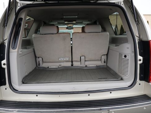 Used 2014 Chevrolet Suburban LTZ image 13