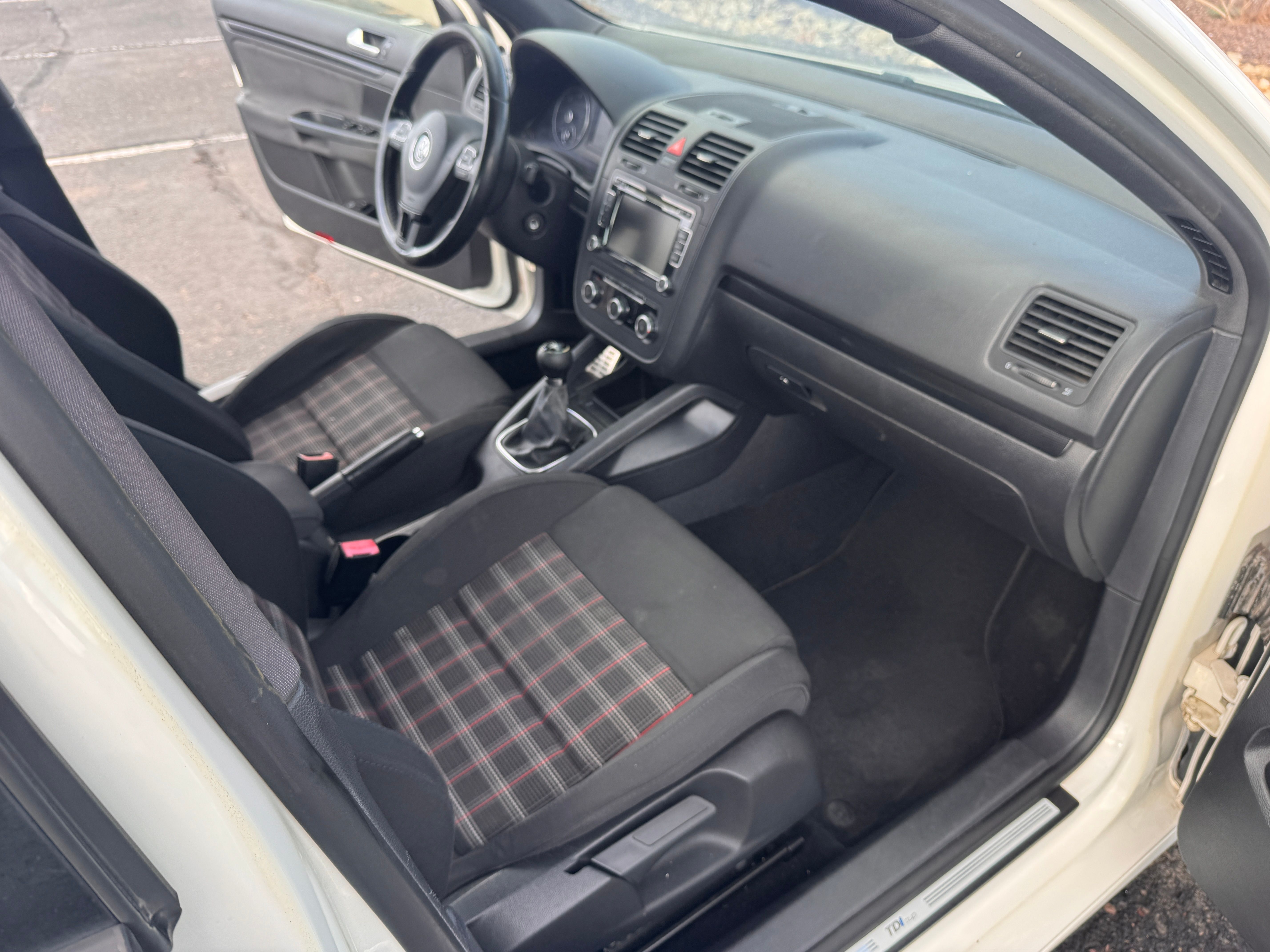 Used 2010 Volkswagen Jetta TDI Cup Sedan FWD image 6