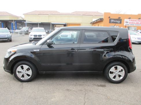 Used 2015 Kia Soul + image 1