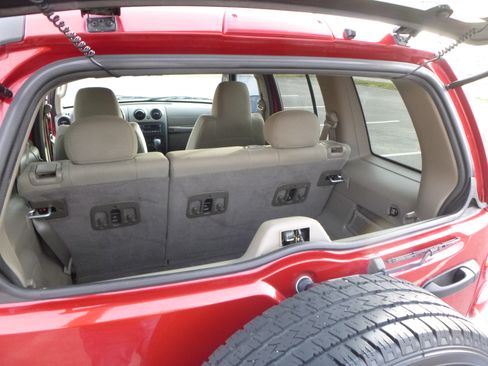 Used 2006 Jeep Liberty Sport image 16