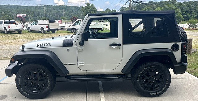 Used 2016 Jeep Wrangler 4WD Sport image 4