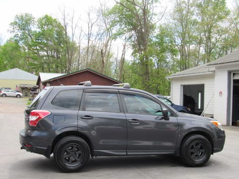 Used 2014 Subaru Forester 2.5i Premium AWD/4WD image 8