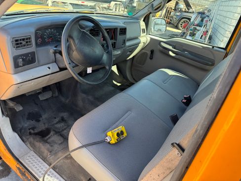 Used 2001 Ford F350 2WD Crew Cab DRW Super Duty image 8