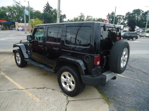 Used 2014 Jeep Wrangler 4WD Unlimited Sahara image 13