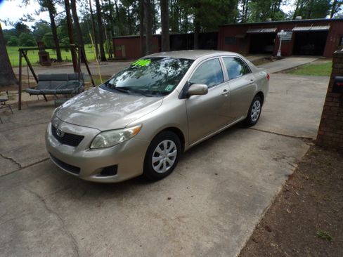 Used 2009 Toyota Corolla LE Sedan 4D FWD image 3
