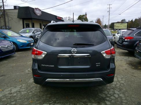 Used 2014 Nissan Pathfinder SV image 5