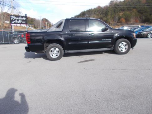Used 2011 Chevrolet Avalanche LS image 3