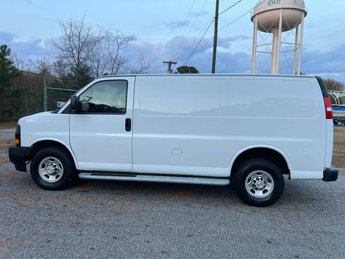 Used 2023 Chevrolet Express 2500 image 7