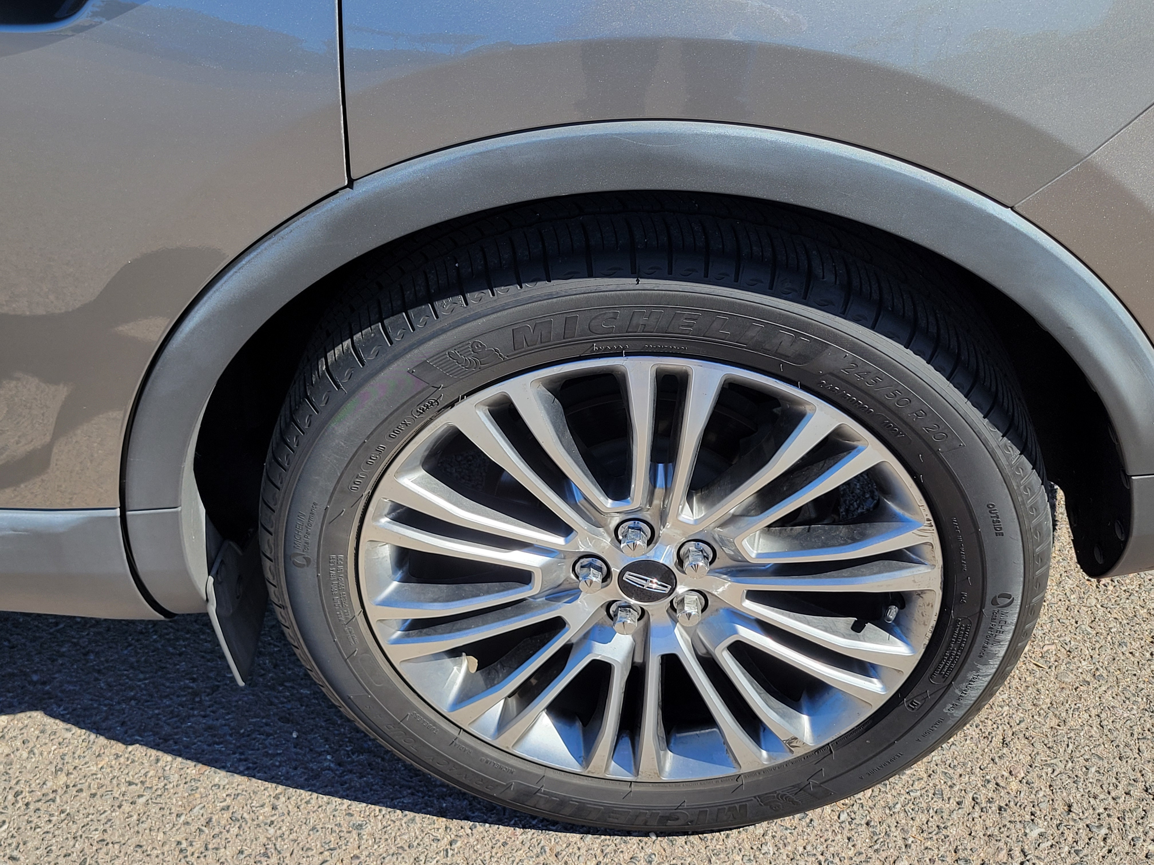 Used 2017 Lincoln MKX FWD Reserve image 16