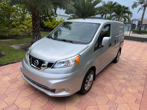 Used 2017 Nissan NV200 SV Van 4D FWD image 1