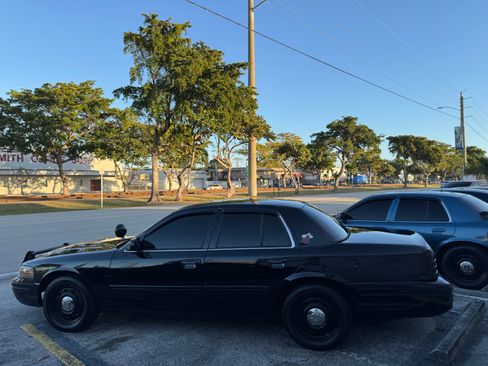 Used 2011 Ford Crown Victoria Police Interceptor image 5