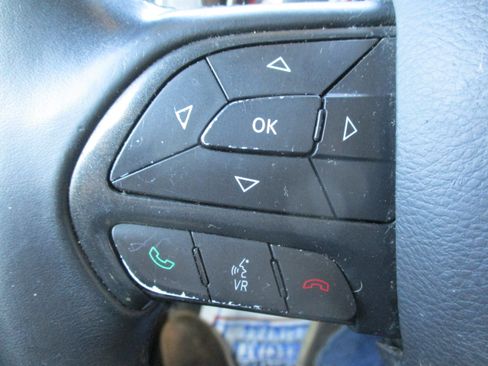 Used 2016 Dodge Charger SE image 31