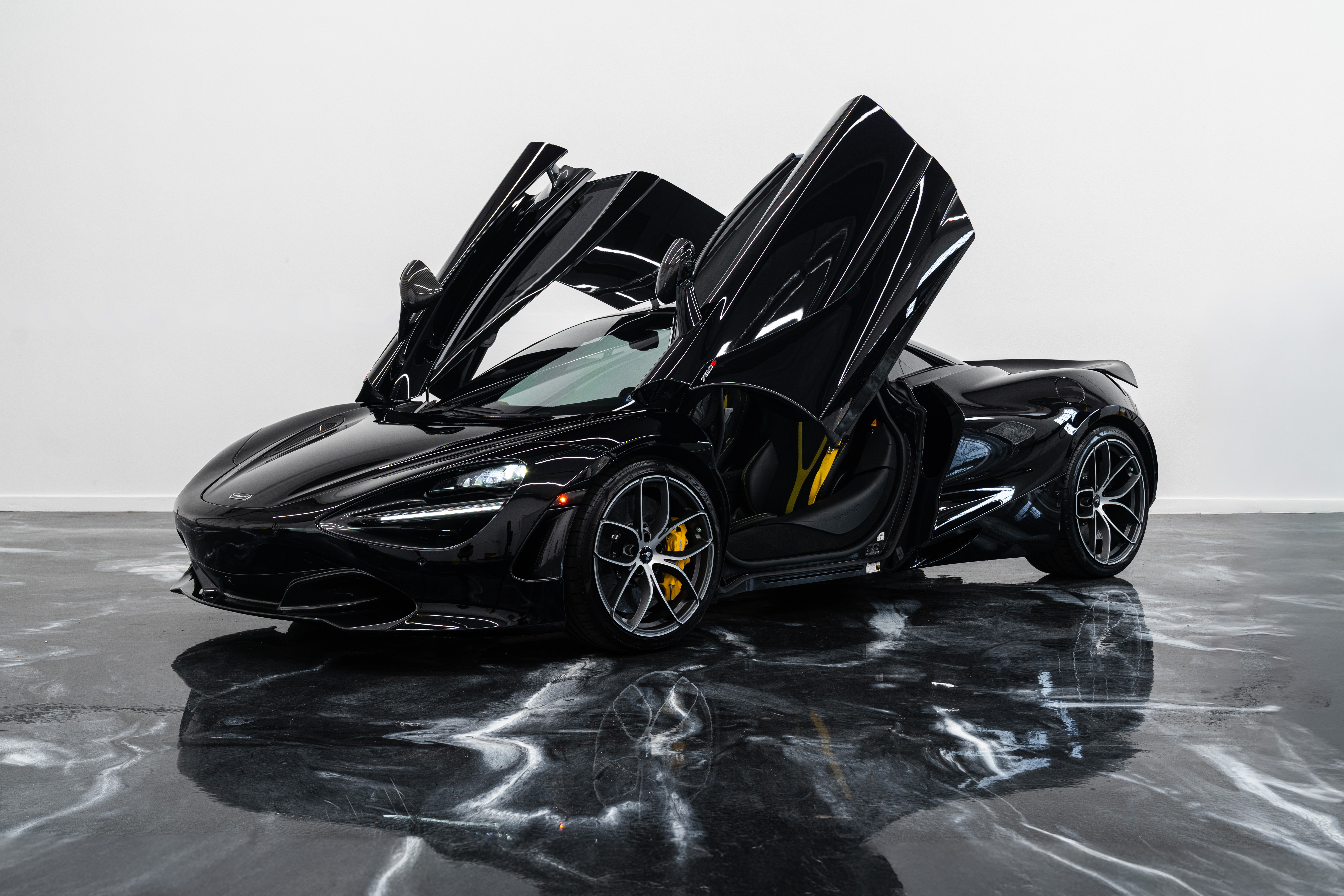 Used 2021 McLaren 720S Performance RWD image 3