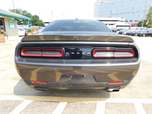 Used 2020 Dodge Challenger SXT RWD image 6