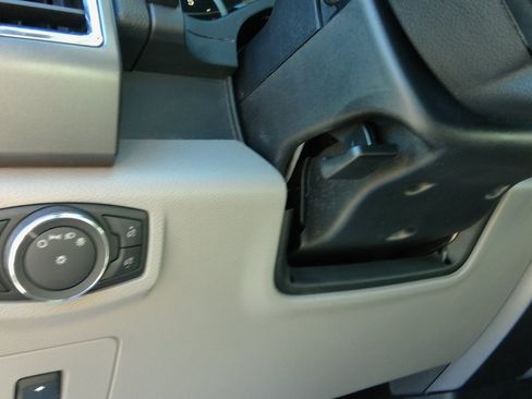 Used 2015 Ford F150 XLT image 52