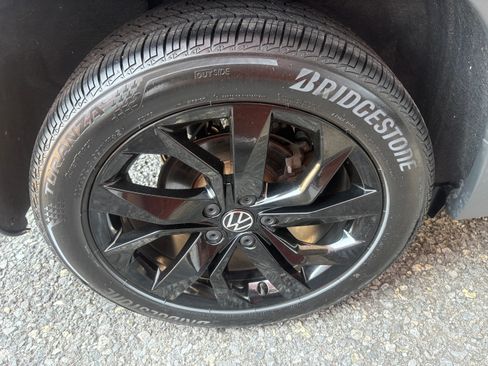 Used 2022 Volkswagen Taos SE w/ IQ.Drive and Sunroof Pkg AWD/4WD image 8