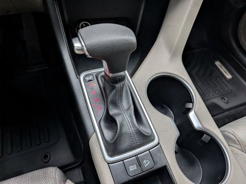 Used 2020 Kia Sportage LX image 13