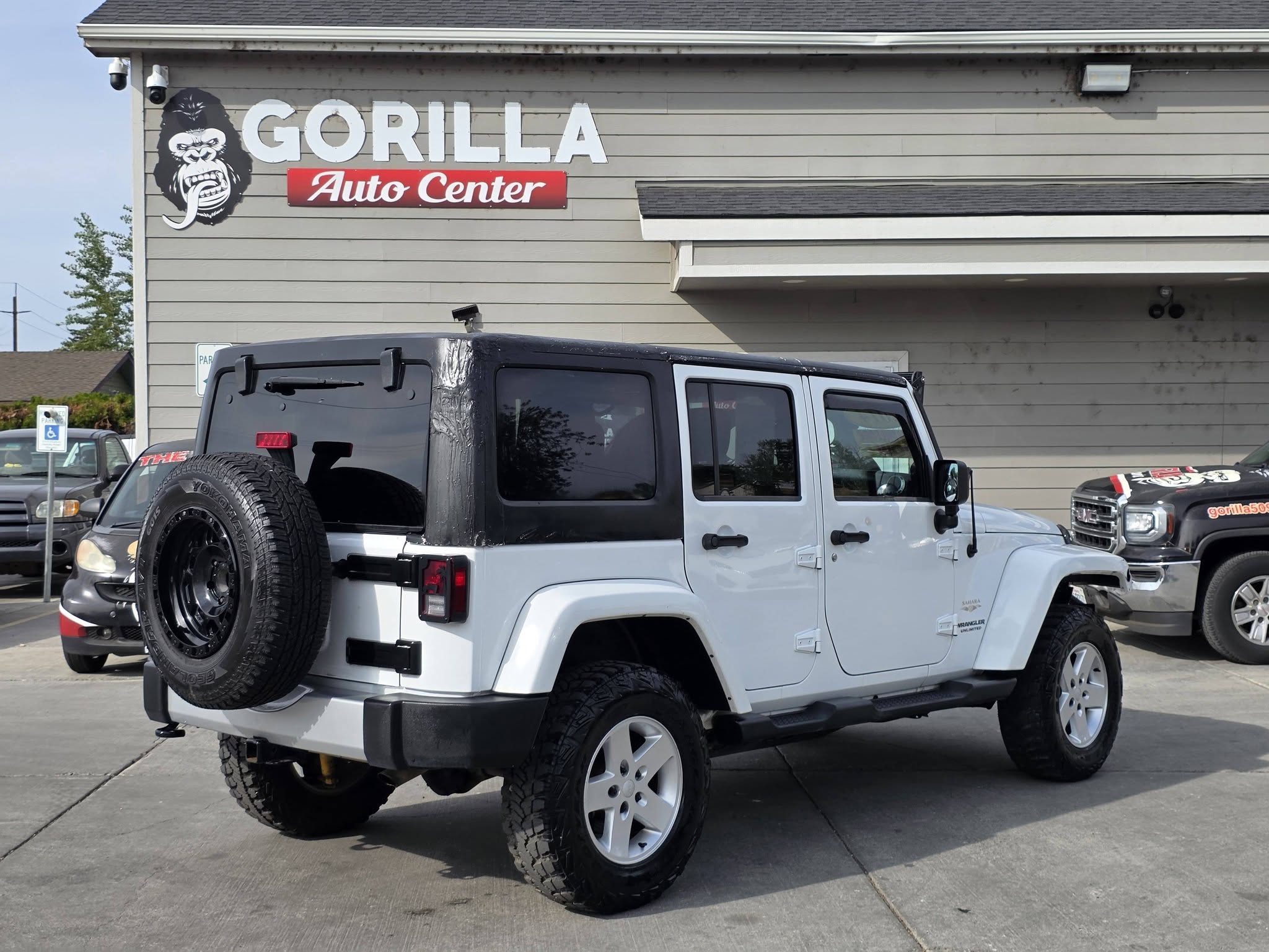 Used 2014 Jeep Wrangler 4WD Unlimited Sahara image 7