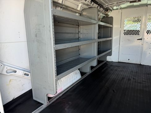 Used 2022 Chevrolet Express 3500 UNAVAIL RWD image 8