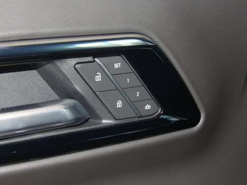 Used 2026 Chevrolet Suburban 4WD LT image 17