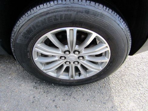 Used 2017 Cadillac XT5 AWD Luxury image 10