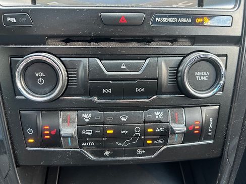 Used 2016 Ford Explorer 4WD XLT image 17