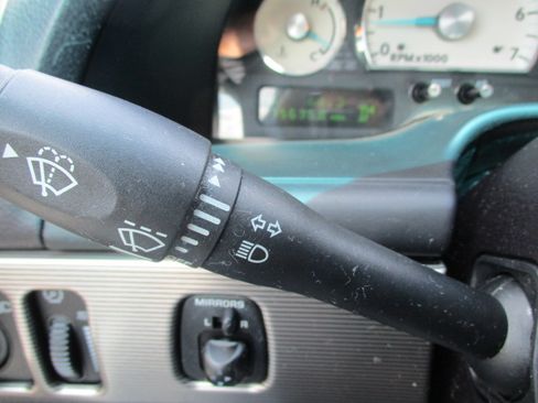 Used 2004 Ford Thunderbird Deluxe RWD image 39