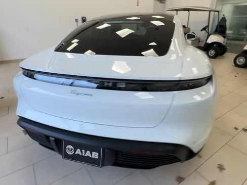 Used 2022 Porsche Taycan image 5