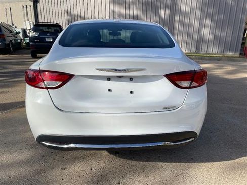 Used 2016 Chrysler 200 Limited image 3