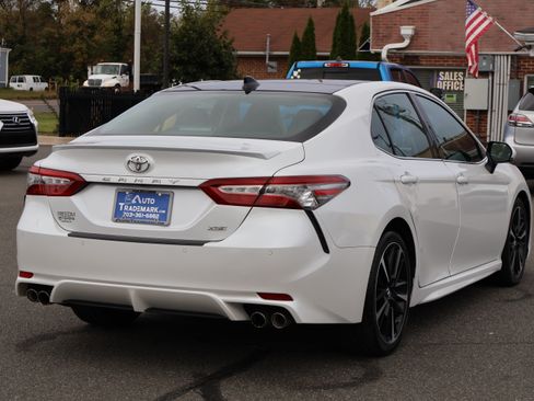 Used 2018 Toyota Camry XSE image 8
