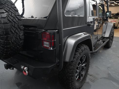 Used 2018 Jeep Wrangler Unlimited Sahara image 24