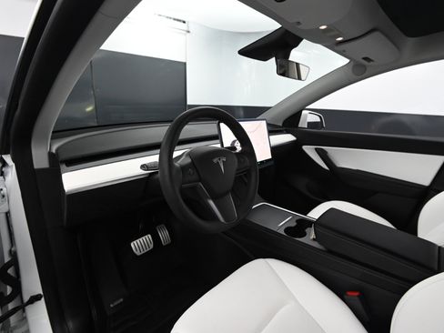 Used 2021 Tesla Model Y Performance image 31