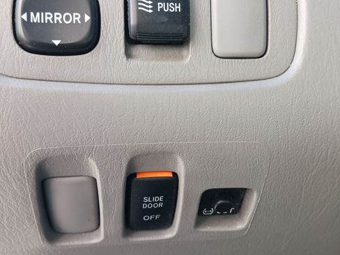 Used 2009 Toyota Sienna LE image 38