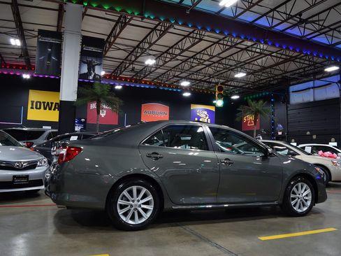 Used 2012 Toyota Camry XLE image 8