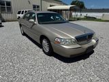 Used 2004 Lincoln Town Car Signature image 6
