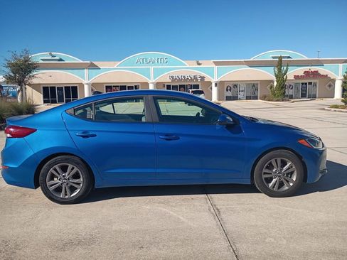 Used 2017 Hyundai Elantra SE image 17