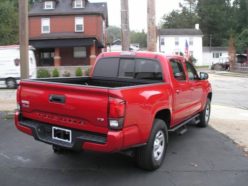Used 2021 Toyota Tacoma SR image 4