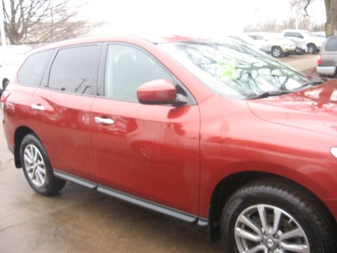 Used 2013 Nissan Pathfinder S image 3