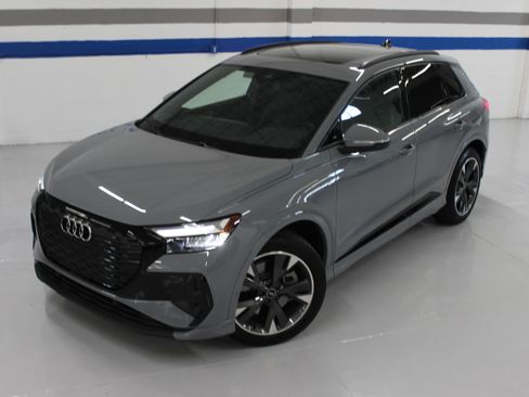 Used 2024 Audi Q4 e-tron quattro Premium Plus AWD/4WD image 4