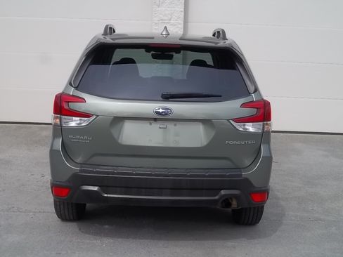 Used 2020 Subaru Forester Premium image 5