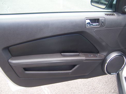 Used 2011 Ford Mustang GT Premium image 13